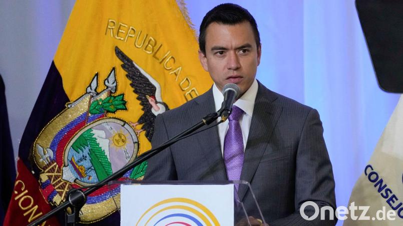 Ecuadors Präsident Daniel Noboa setzt die Sonderkonsumsteuer auf Bier während der WM aus. (Archivbild) Bild: Dolores Ochoa/AP/dpa
