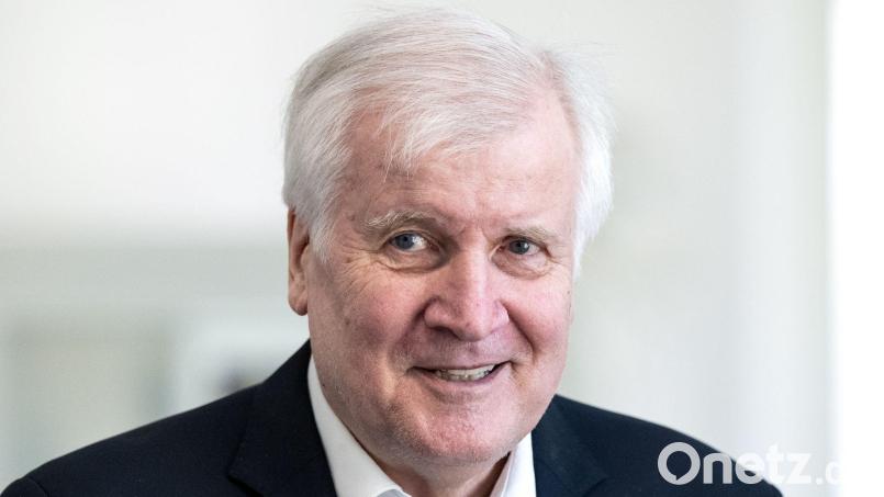 Horst Seehofer (CSU) begrüßt die verschärften Regeln in der EU für Asylsuchende. (Archivbild) Bild: Sven Hoppe/dpa