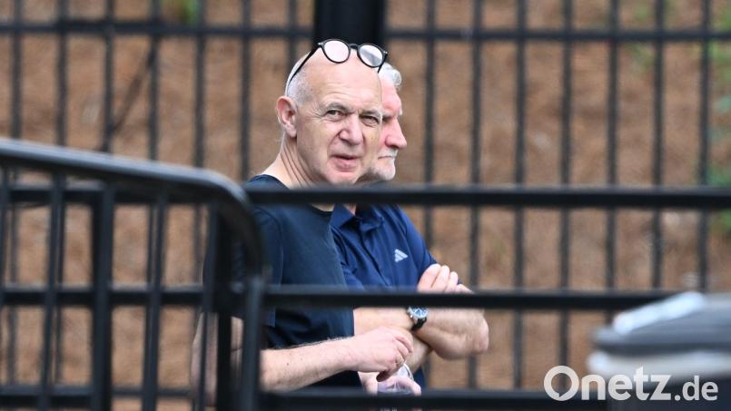 Blickt mit Sorge auf die Situation für ivorische Fans: Bernd Neuendorf. (Archivbild) Bild: Federico Gambarini/dpa
