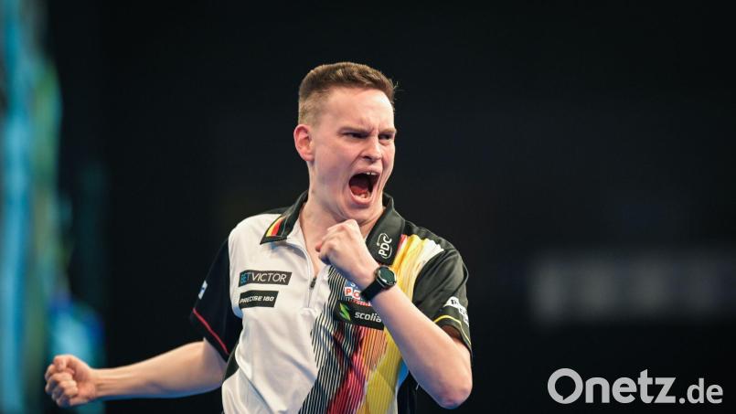 Darts-Profi Ricardo Pietreczko (hier im Bild) steht mit Martin Schindler im Viertelfinale der Team-WM. Bild: Hannes P. Albert/dpa