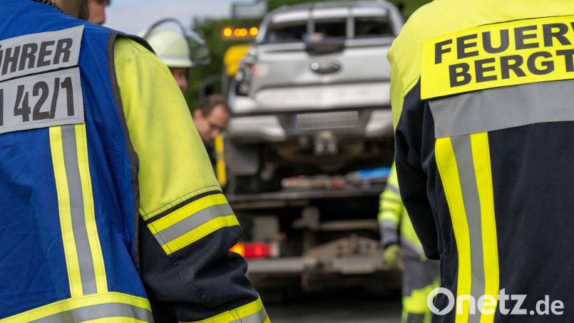Das Auto soll sich mehrfach überschlagen haben. Bild: Pia Bayer/dpa
