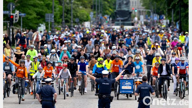 6.500 Menschen nahmen laut Polizei an der Fahrt teil. Bild: Sven Hoppe/dpa