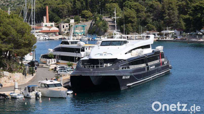 Bei dem Katamaran, der mit einem Segelboot zusammenstieß, handelt es sich um ein Linienschiff. Bild: Ivo Cagalj/PIXSELL/XinHua/dpa