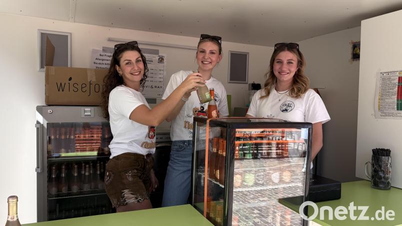 Tatkräftige Unterstützung der Frauen an der Spritz Bar. Bild: Lukas Büchold