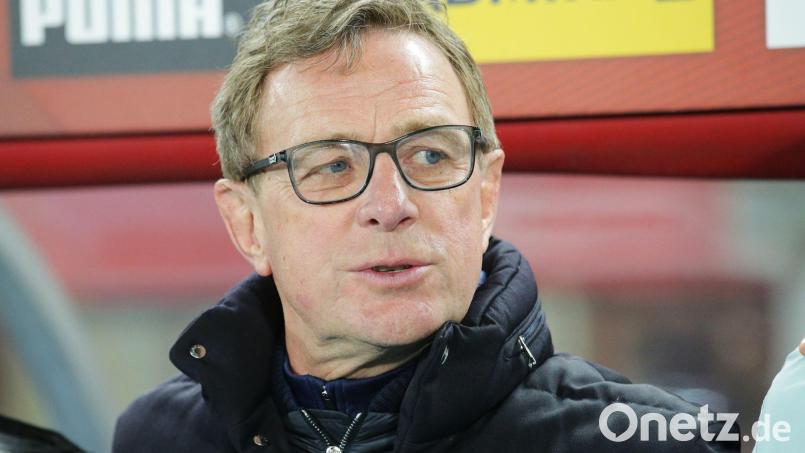 Er bleibt dabei: Ralf Rangnick bindet sich vertraglich bis 2028 an den ÖFB. (Archivbild) Bild: Heinz-Peter Bader/AP/dpa