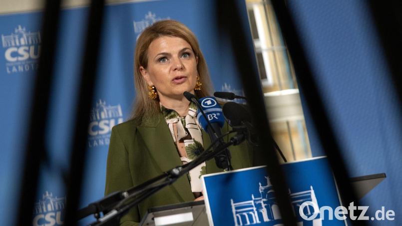 Die Pflegebevollmächtigte Katrin Staffler meint, „mit Klein-Klein“ komme man angesichts der Pflege-Herausforderungen nicht weiter. (Archivbild) Bild: Pia Bayer/dpa