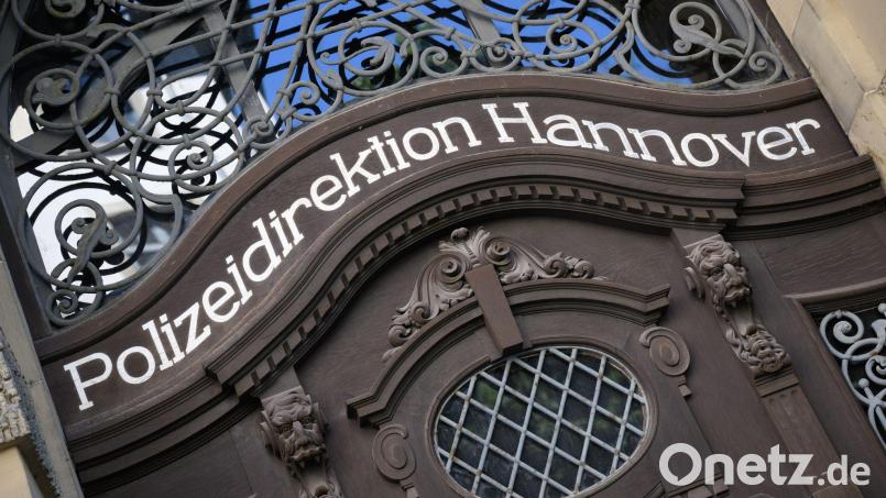 Im Zuge der Ermittlungen seien auch strafrechtliche Verstöße festgestellt worden. (Symbolbild) Bild: Julian Stratenschulte/dpa
