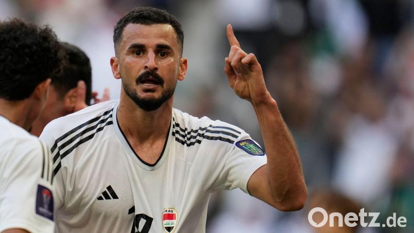 Der irakische Fußballprofi Aymen Hussein musste in seinem Leben viele Schicksalsschläge überwinden. (Archivbild) Bild: Aijaz Rahi/AP/dpa