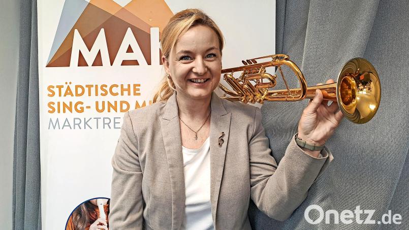 Zwar hat sich Katja Kellner während ihres Studiums auf Blechblasinstrumente spezialisiert, aber im Kollegium der Sing- und Musikschule Marktredwitz spielt sie jetzt die erste Geige. Bild: Brigitte Gschwendtner