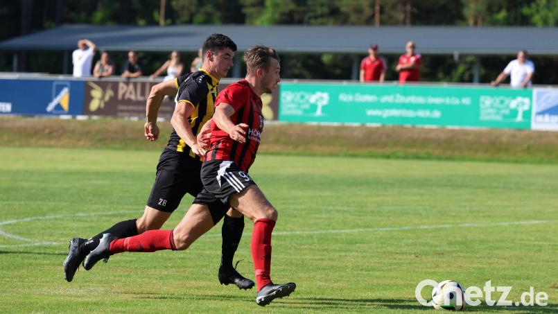 In der Saison 2024/25 gab es bereits Duelle zwischen dem SC Luhe-Wildenau und FC Amberg in der Landesliga Mitte. Dann stiegen die Amberger ab. Nun folgt in der kommenden Spielzeit eine Neuauflage. Archivbild: Dieter Jäschke