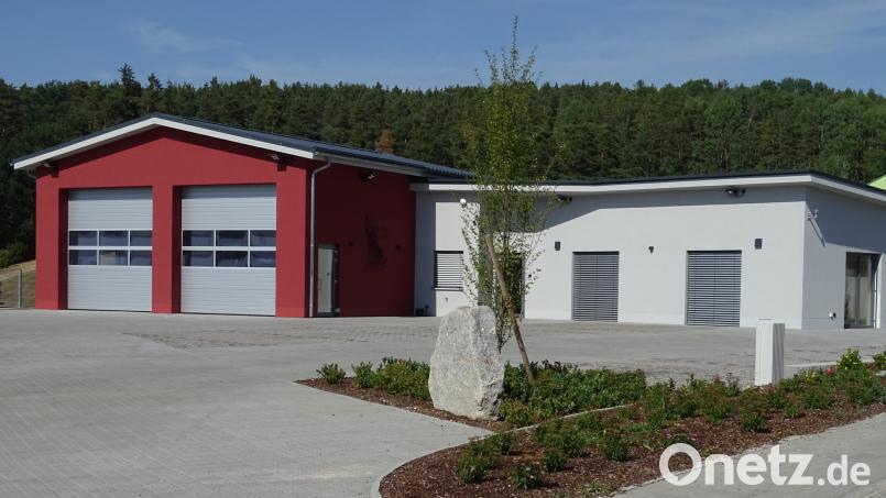 Das neue Feuerwehrhaus in Högling ist 2022 eingeweiht worden. Nach dem Rücktritt der beiden Kommandanten müssen die Aktiven nun eine neue Führung wählen. Archivbild: Wolfgang Houschka