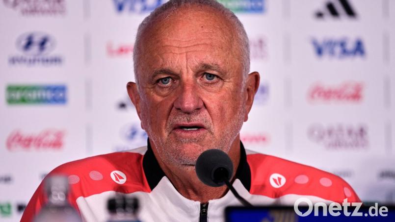 Graham Arnold will mit dem Irak für eine WM-Überraschung gegen Norwegen sorgen. Bild: Martin Meissner/AP/dpa
