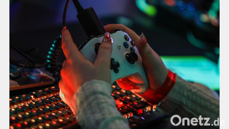Eine Bürgerinitiative fordert: Einmal gekaufte Videospiele müssen spielbar bleiben. (Symbolbild) Bild: Oliver Berg/dpa