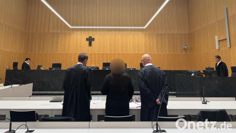 Eine 29-Jährige aus Marktredwitz musste sich vor dem Landgericht Weiden erneut wegen Betrügsvorwürfen verantworten. Bild: Stefanie Tretter