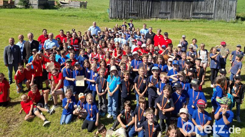 Rund 200 Kinder nahmen am "Spiel ohne Grenzen" in Thanheim teil. Bild: Lothar Trager