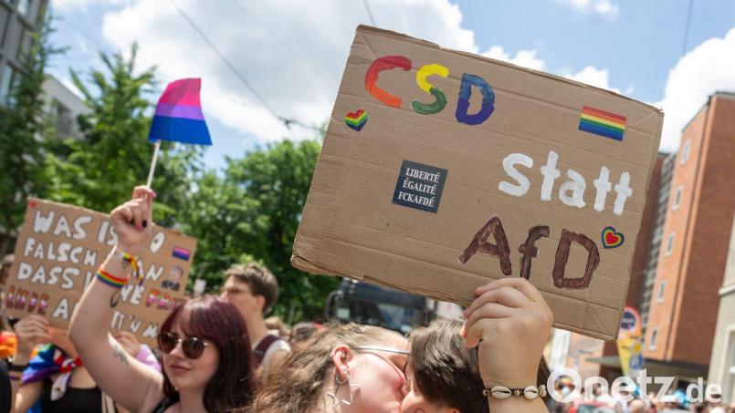 Jahrelang musste die queere Community in Bayern auf einen Aktionsplan der Staatsregierung warten. Nun hat das Kabinett ihn beschlossen und mit ihm ein Schutzversprechen gegen Hass und Ausgrenzung. (Archivbild) Bild: Stefan Puchner/dpa