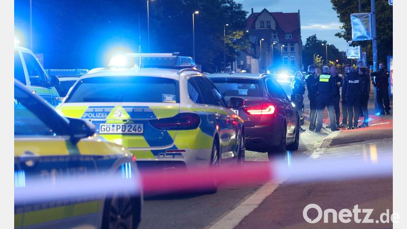 Nach den Schüssen auf einen Polizisten in Göttingen wurde nach dem mutmaßlichen Täter gesucht - nun hat sich der 16-Jährige der Polizei gestellt. Bild: Stefan Rampfel/dpa