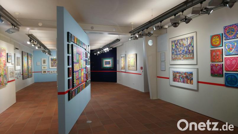 Ein Blick in die Ausstellung im MuseumsQuartier mit 500 Bildern des New Yorker Künstlers James Rizzi. Bild: Ronja Storch, MuseumsQuartier Tirschenreuth