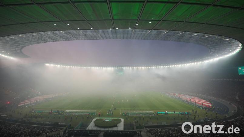 Das DFB-Pokalfinale zwischen dem FC Bayern München und dem VfB Stuttgart musste für mehrere Minuten unterbrochen werden. (Archivbild) Bild: Soeren Stache/dpa
