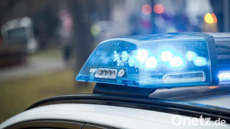 Polizisten fanden die Frau tot in einer Wohnung. (Symbolbild) Bild: Daniel Vogl/dpa