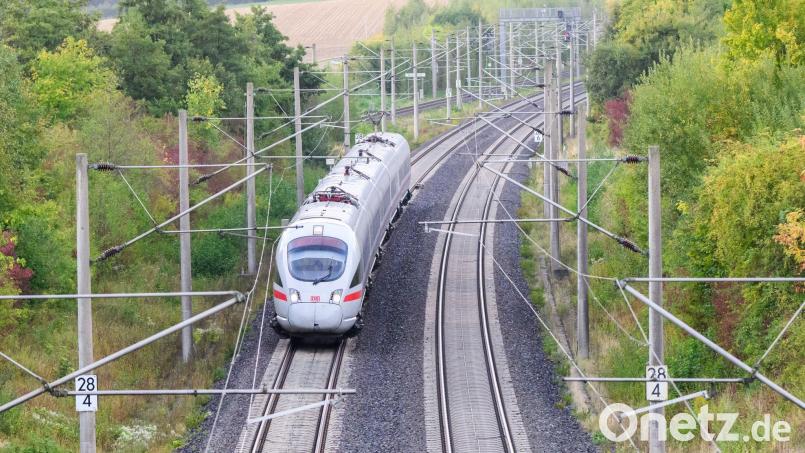 Die DB InfraGO hat den Bahnhof Kirchenlaibach barrierefrei ausgebaut. Symbolbild: Julian Stratenschulte/dpa