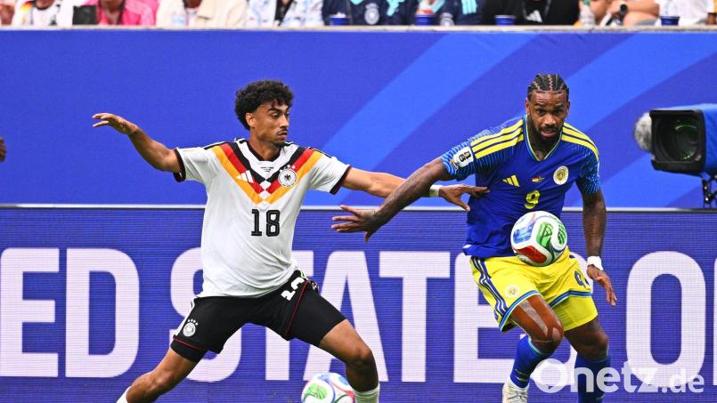 Senkrechtsstarter aus der Oberpfalz: Nathaniel Brown (links) im WM-Spiel gegen Curaçao. Bild: Tom Weller/dpa