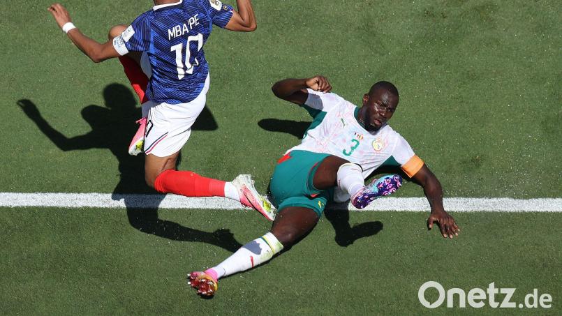 Kalidou Koulibaly (r.) und Senegal verloren gegen Frankreich. Bild: Pamela Smith/AP/dpa