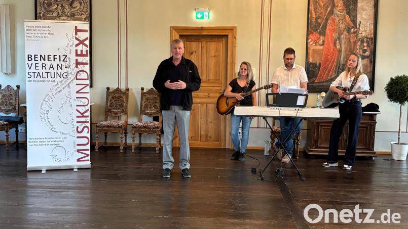 Das Gesangsduo „Marina und Magdalena“ begeisterte das Publikum in Pfreimd. Bild: Wolfgang Göldner