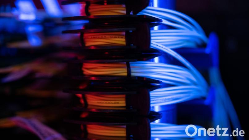 Aus Sicht von Bitkom-Präsident Ralf Wintergerst muss sich Deutschland aus einseitigen Abhängigkeiten lösen, auch bei digitaler Infrastruktur. (Symbolbild). Bild: Sebastian Gollnow/dpa