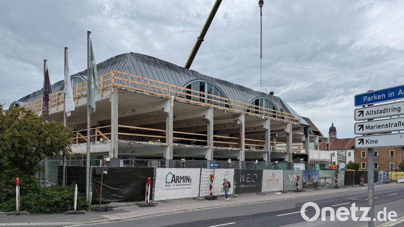 Das ehemalige Möbelhaus Gürtler an der Schlachthausstraße in Amberg wird in ein neues Wohnquartiert verwandelt, die dafür nötigen Abbrucharbeiten sind inzwischen weit vorangeschritten. Bild: Petra Hartl