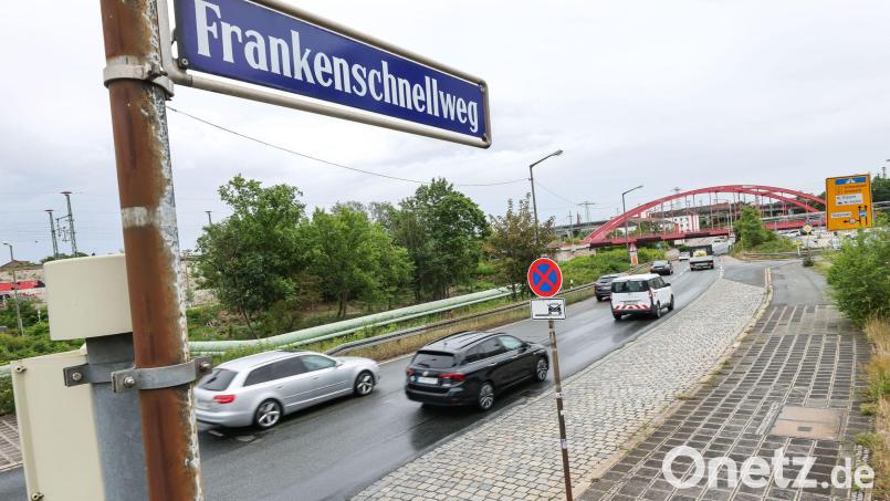 Um den Ausbau des Frankenschnellweges in Nürnberg, einer wichtigen Nord-Süd-Verkehrsachse in der Metropolregion, gibt es seit Jahrzehnten Streit (Archivbild). Bild: Daniel Löb/dpa