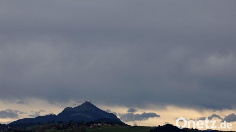 Einsatzkräfte fanden den Mann leblos in unwegsamem Gelände an der Südkante des Grünten nahe Burgberg im Allgäu (Landkreis Oberallgäu). (Symbolbild) Bild: Karl-Josef Hildenbrand/dpa