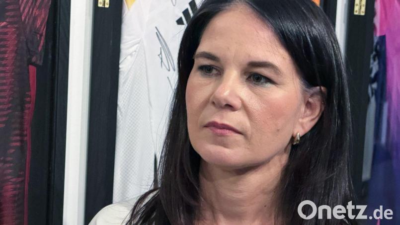 Annalena Baerbock besuchte das German House of Soccer in New York. Bild: Christoph Lother/dpa
