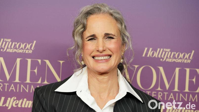 Hollywood-Schauspielerin Andie MacDowell genießt nach eigenen Angaben eine gewisse Rollenumkehr mit ihren nun erwachsenen Kindern. (Archivbild) Bild: Jordan Strauss/Invision/AP/dpa