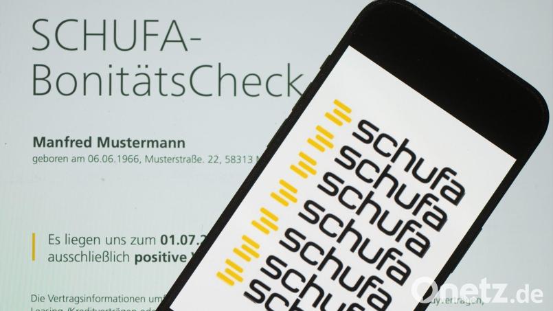 Wirtschaftsauskunfteien wie die Schufa sind private Unternehmen, die Daten sammeln, um vorherzusagen, wie wahrscheinlich es ist, dass eine Person in Zukunft ihre Rechnungen pünktlich bezahlen wird. Bild: Sebastian Kahnert/dpa