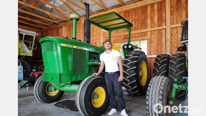 Drei John-Deere-Traktoren gehören zum Maschinenpark des Anwesens von Daniel Eibisch. Mit diesem Modell, das ursprünglich aus Kanada stammt, ist der Kaibitzer auch in der aktuellen "Bauer sucht Frau"-Auftaktfolge zu sehen. Bild: luk