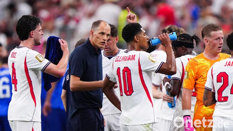 Die englische Nationalmannschaft bei einer Trinkpause im Spiel gegen Kroatien. Bild: Bradley Collyer/PA Wire/dpa