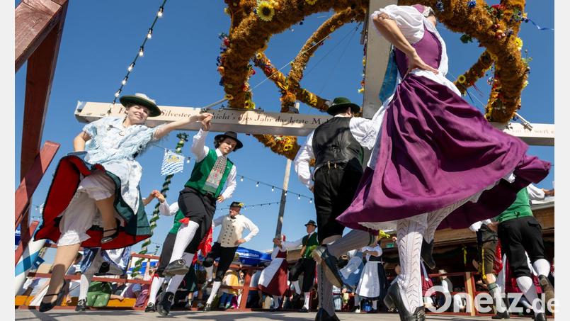 Die Zeltvergabe auf der traditionelleren „Oidn Wiesn“ war ein Fall für das Gericht. (Archivbild) Bild: Stefan Puchner/dpa