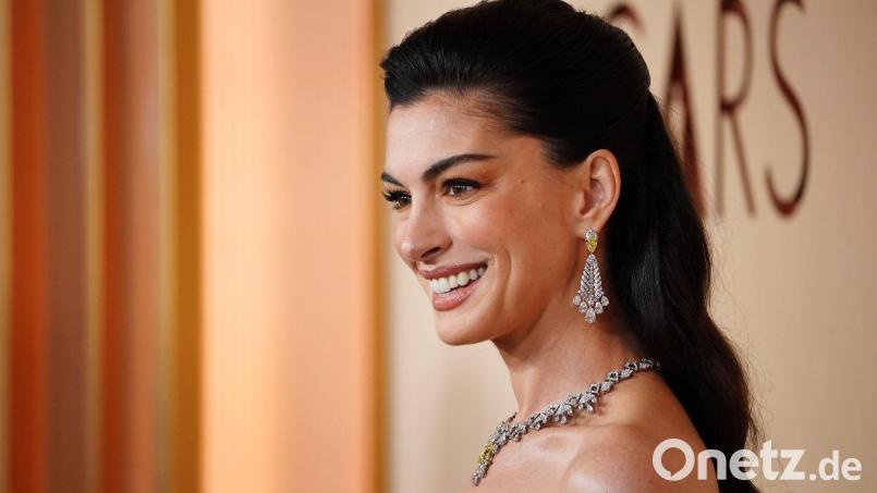 Schauspielerin Anne Hathaway erwartet wieder Nachwuchs. (Archivbild) Bild: Jordan Strauss/Invision/AP/dpa