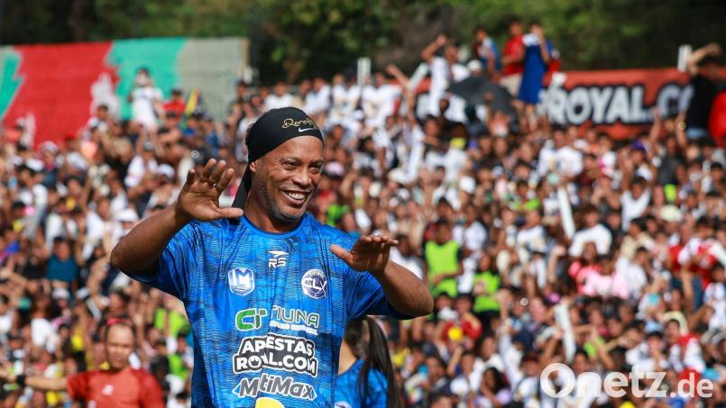 Bald wieder auf dem Platz? Ronaldinho plant offenbar ein Comeback als Fußballer. (Archivbild) Bild: Javier Campos/