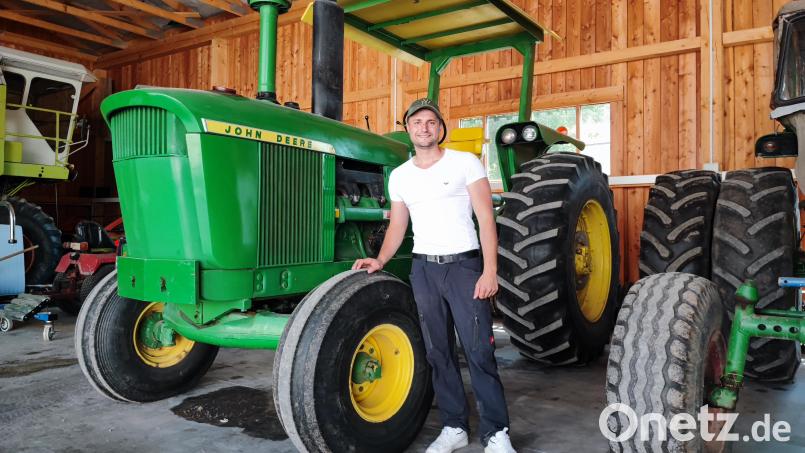 Drei John-Deere-Traktoren gehören zum Maschinenpark des Anwesens von Daniel Eibisch. Mit diesem Modell, das ursprünglich aus Kanada stammt, ist der Kaibitzer auch in der aktuellen "Bauer sucht Frau"-Auftaktfolge zu sehen. Bild: luk