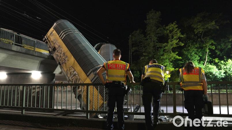 Die Polizei ermittelt, warum die beiden Züge zusammengestoßen sind. Bild: Ehsan Monajati/dpa