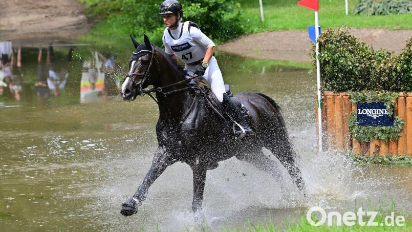 Mit Tullabeg Platinum liegt Julia Krajewski nach dem Geländeritt auf Platz drei der DM-Wertung. Bild: nordphoto GmbH/ Witke/dpa
