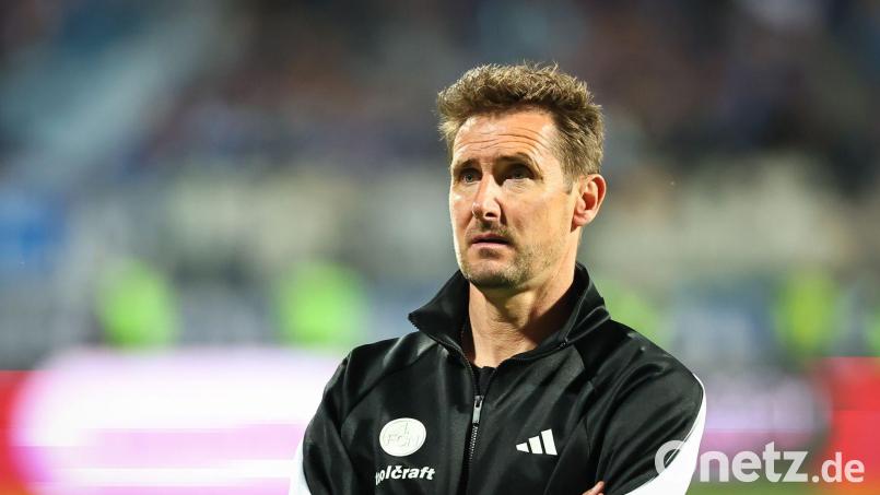 Sein Team trifft in der Vorbereitung auf Palermo: FCN-Trainer Klose. (Archivbild) Bild: Daniel Karmann/dpa