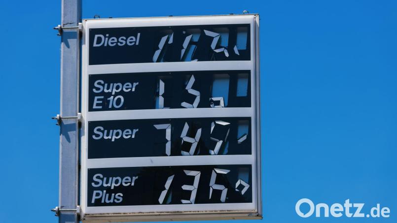Die Preise für Benzin und vor allem Diesel sind zuletzt nach unten gepurzelt. (Archivbild) Bild: Philipp von Ditfurth/dpa