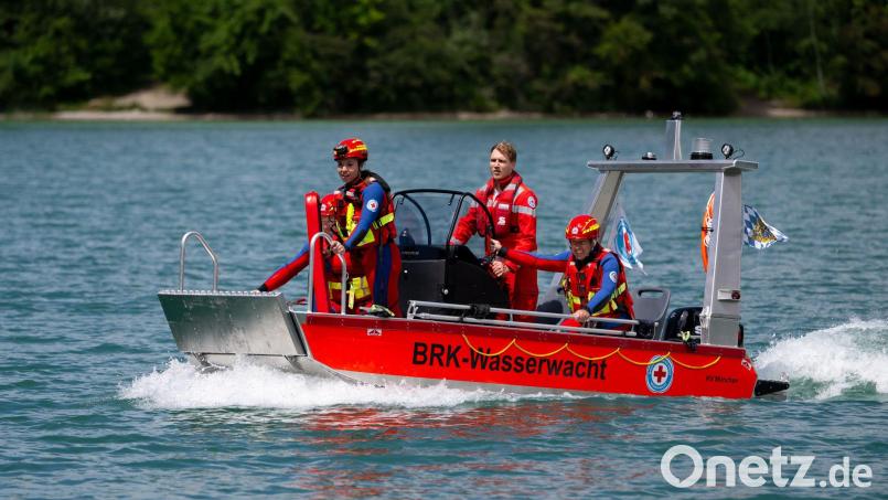 Für die Rettungskräfte an Bayerns Badeseen und Schwimmbädern gab es am Wochenende viel zu tun. Symbolbild: A4366 Sven Hoppe/dpa
