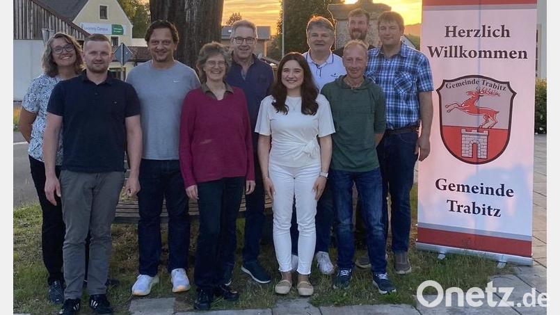 In einer Feierstunde ehrt Trabitz langjährige Gemeinderatsmitglieder für ihr Ehrenamt. Bild: Carmen Pepiuk