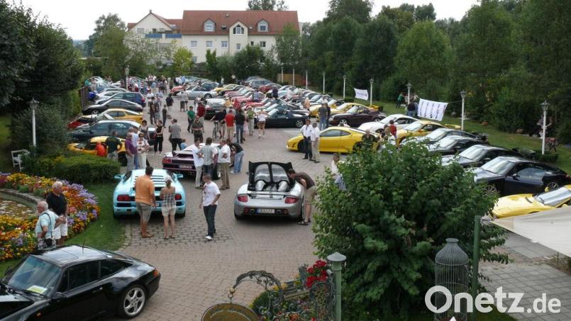 Die Porsche-Interessengemeinschaft mit Christian Meyer, Herbert Meyer, Norbert Schwabl und Wolfgang Zweck richtet am Sonntag, 19. Juli, ab 10.30 Uhr ein großen Porsche-Treffen auf dem Parkplatz beim Drahthammer-Schlößl in Amberg aus. Bild: Josef Spreng/Roland Hieronimus