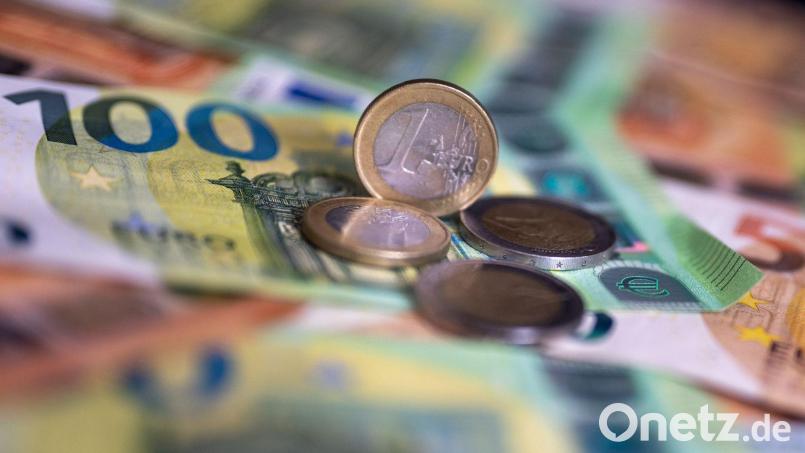 Beim Geld endet oft die Freundschaft - die Kommunen fordern von Bund und Ländern strukturelle Veränderungen und mehr Geld. (Symbolbild) Bild: Monika Skolimowska/dpa