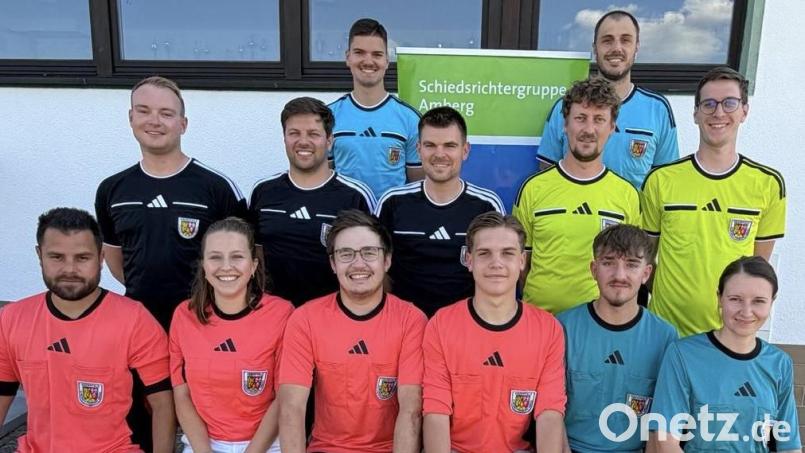 Die Schiedsrichtergruppe Amberg glänzt weiteren mit zahlreichen Referees auf hohem Niveau von Regional- bis Bezirksliga. Bild: Thomas Gebele